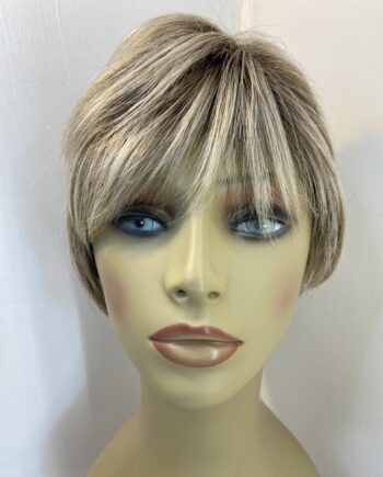 Short blonde rooted wig. Blss615