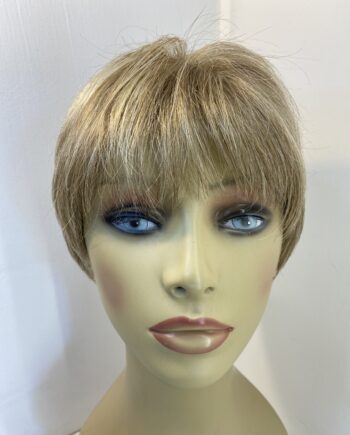 Blonde short lovely wig. Blss617