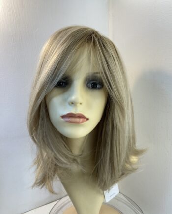 Stunning blonde wig. Blls193