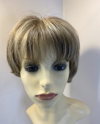 Lovely short blonde wig. Blsw704