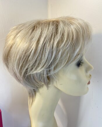 New boxed champagne wig. Bblss935