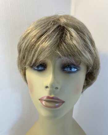 Short blonde wavy wig. Blsw807
