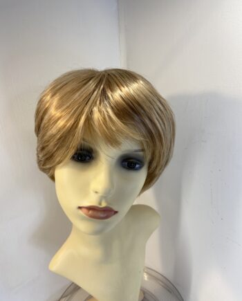 Short blonde wig. Blss630