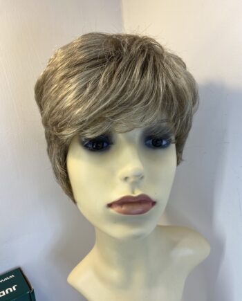 Blonde short designer wig. Blsw711