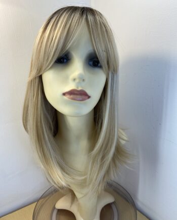 New longe blonde rooted wig. Blls633