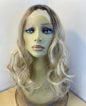 New long blonde wavy wig. Bllw635