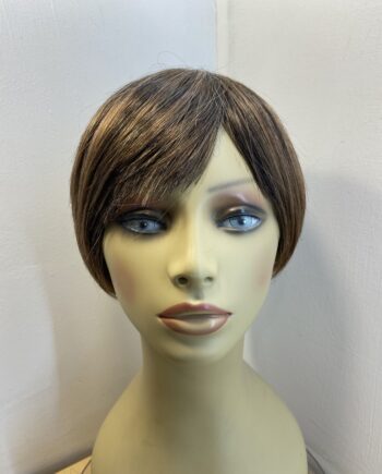 Beautiful brown short wig. Bbrss962