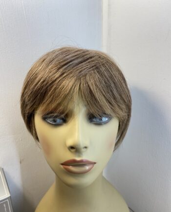 Short brown Rene of Paris wig. Bbrss964