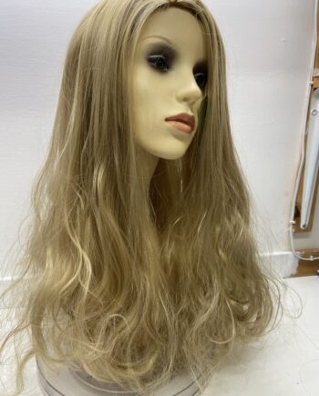 New long blonde wavy wig. Bllw391